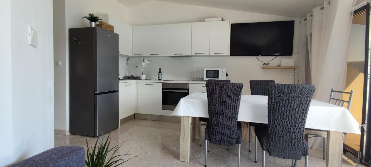 Apartman Mila Маріна Екстер'єр фото